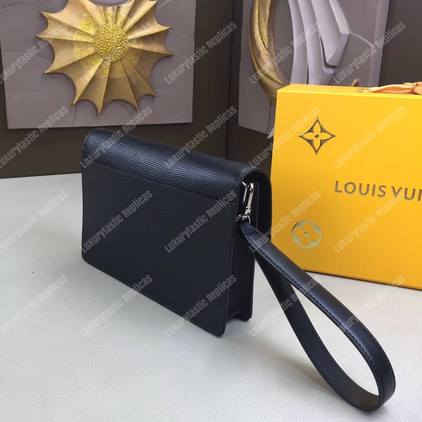 LV Clutch Thames Epi Leather