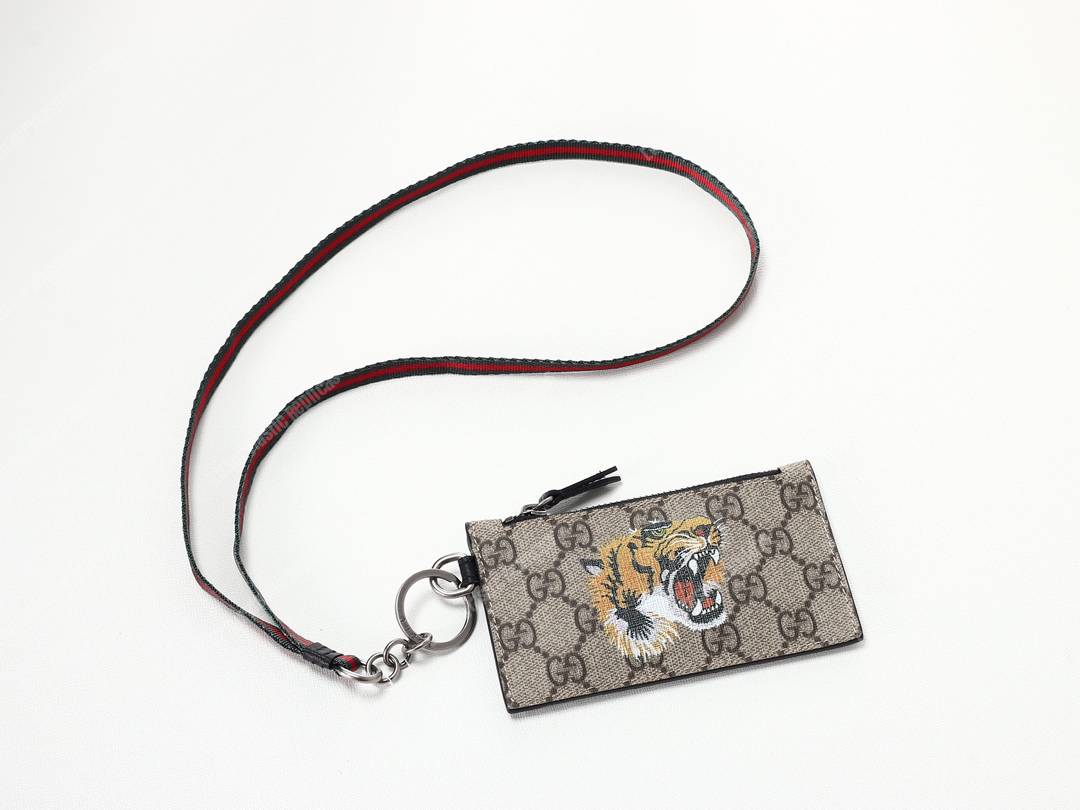 G*u*i tiger print gg sup*e card case keychain strap