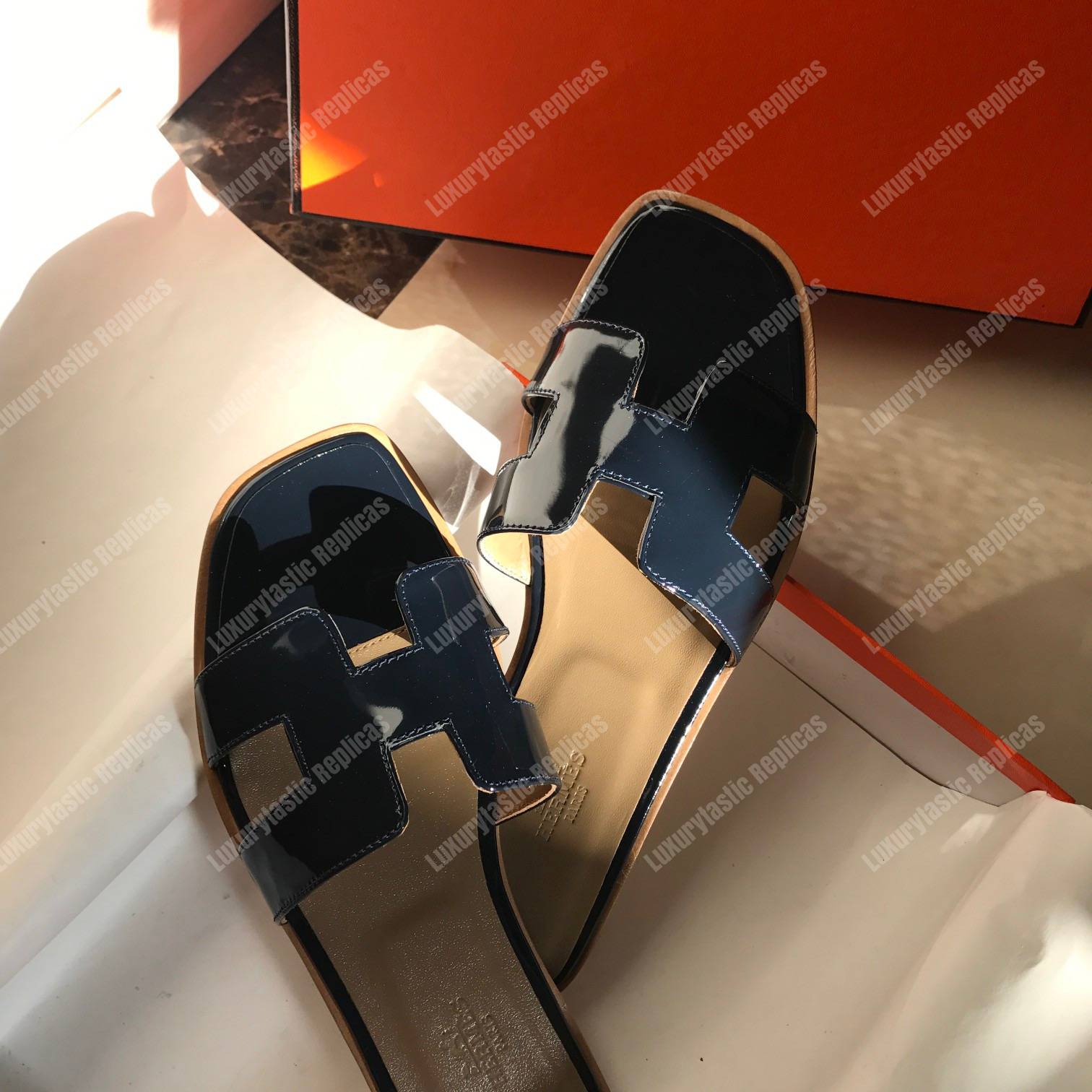 H**mes oran sandal patent leather marine blue