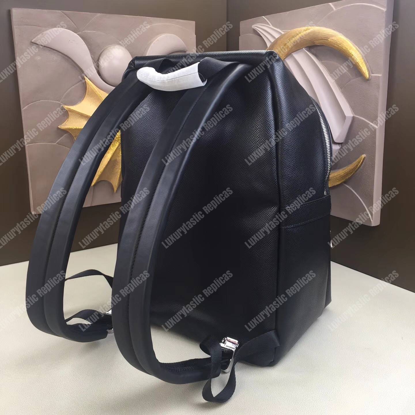 LV Discovery Backpack PM Taiga Leather Noir