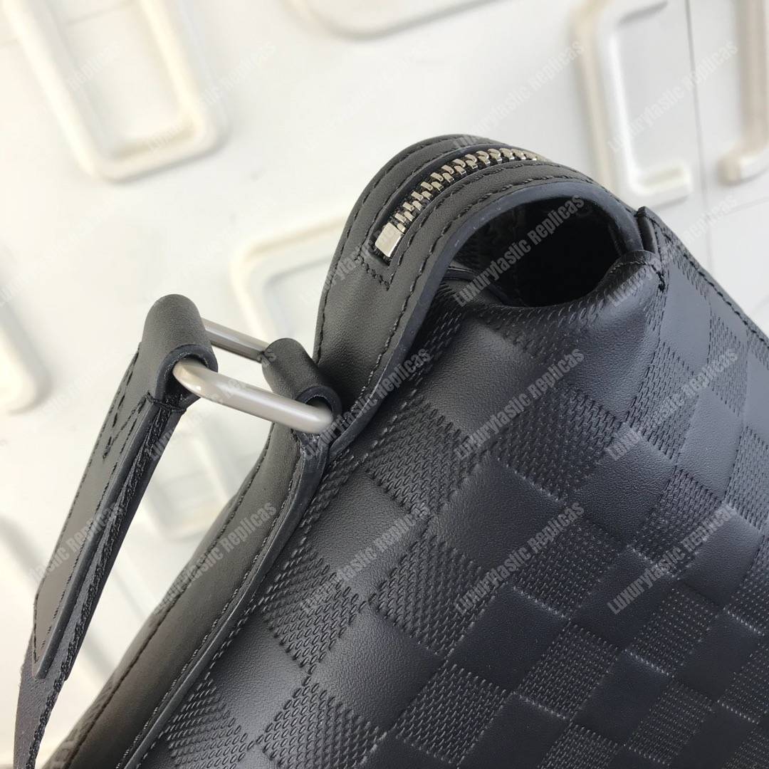 LV Discovery Messenger PM Damier Infini Leather Onyx