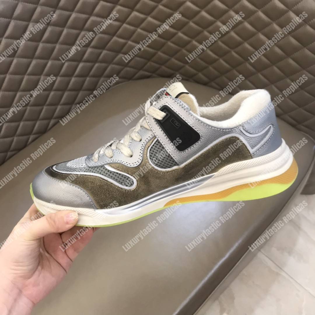 G*u*i ultrapace sneaker silver metallic leather
