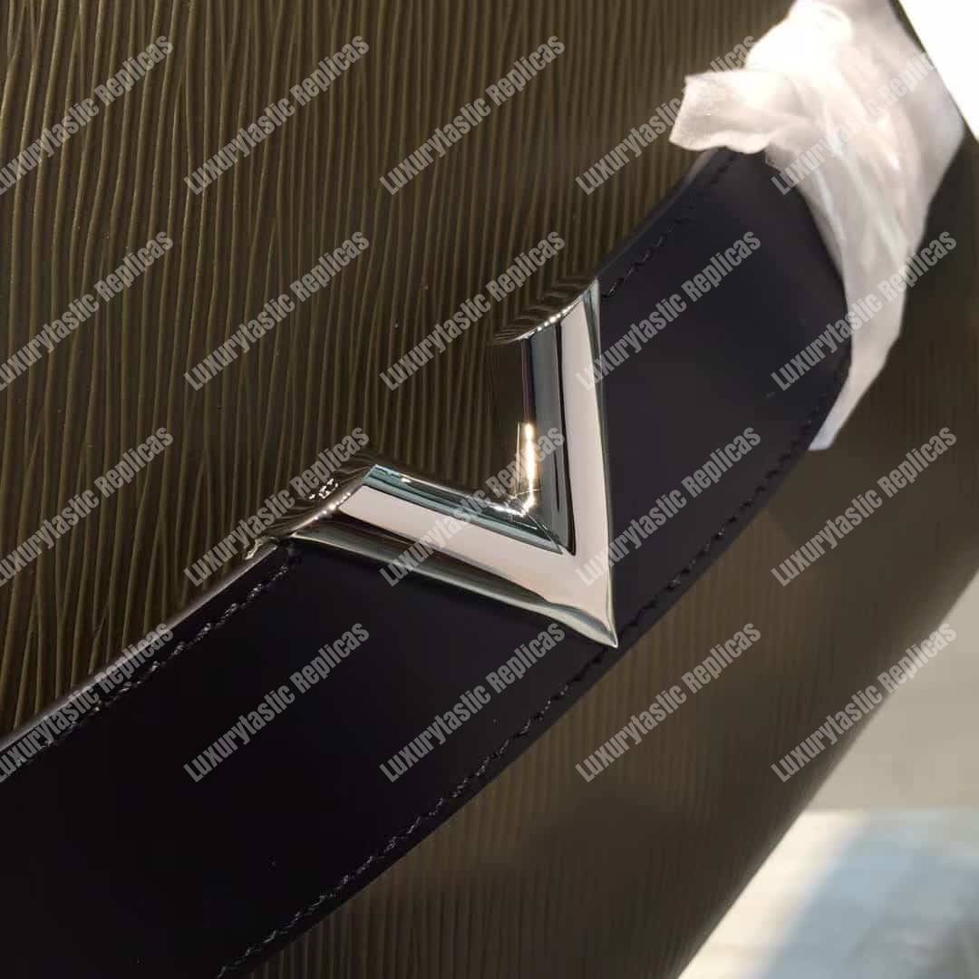 LV Pochette Essential V