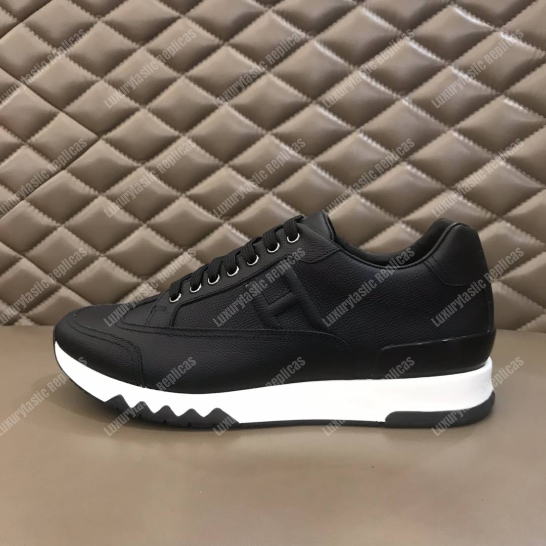 H**mes trail sneaker black