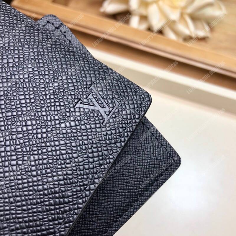 LV Multiple Wallet Taiga Leather Noir