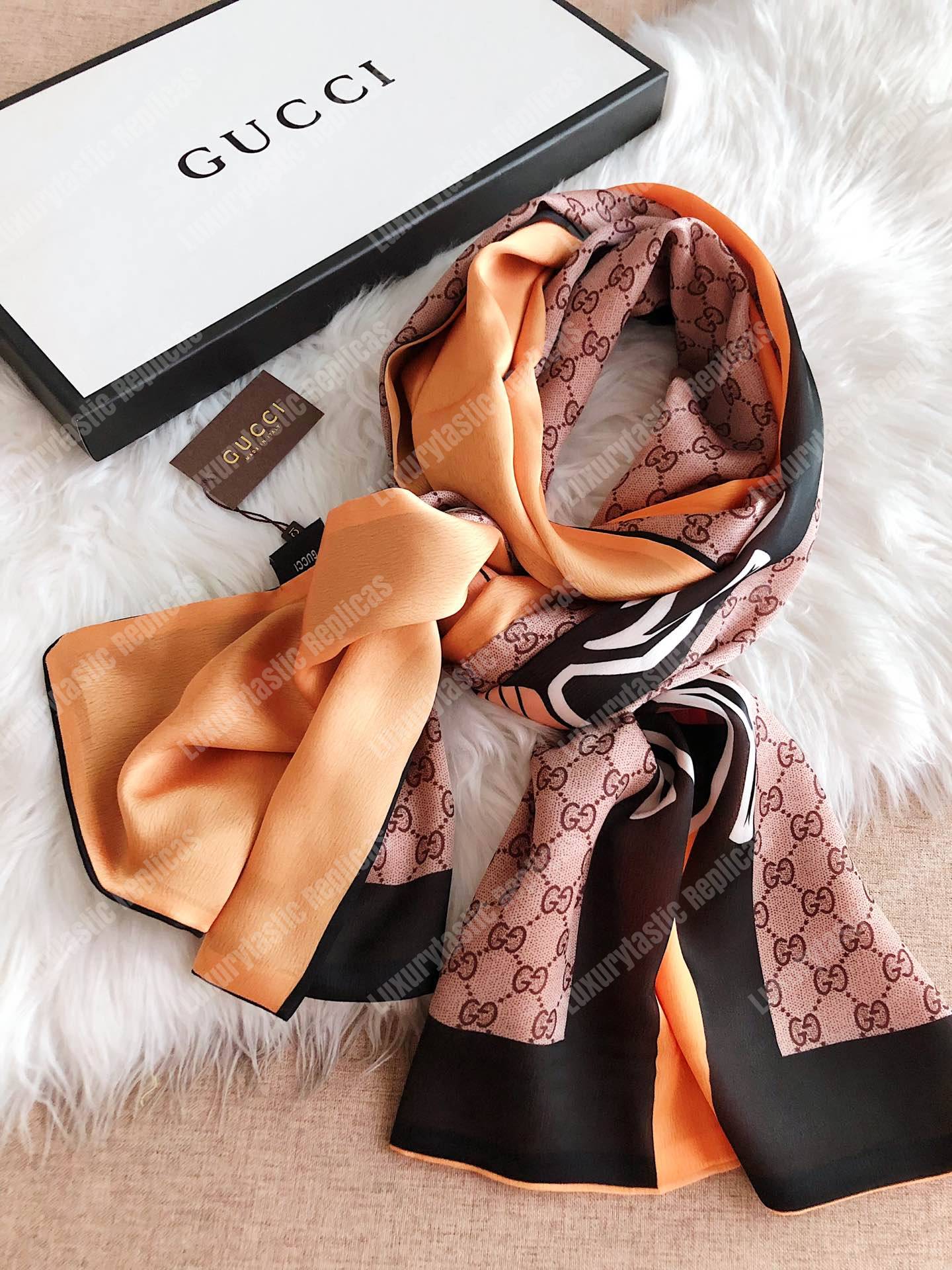 G*u*i bee print wool stole black