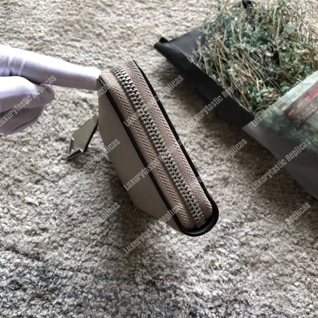 LV Comete Wallet Autres Cuirs Galet