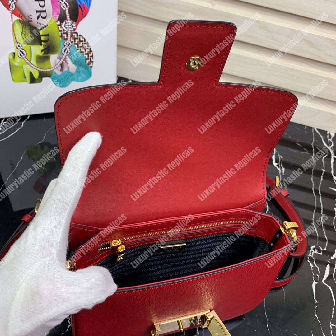 Pra*a emblème saffiano leather bag red