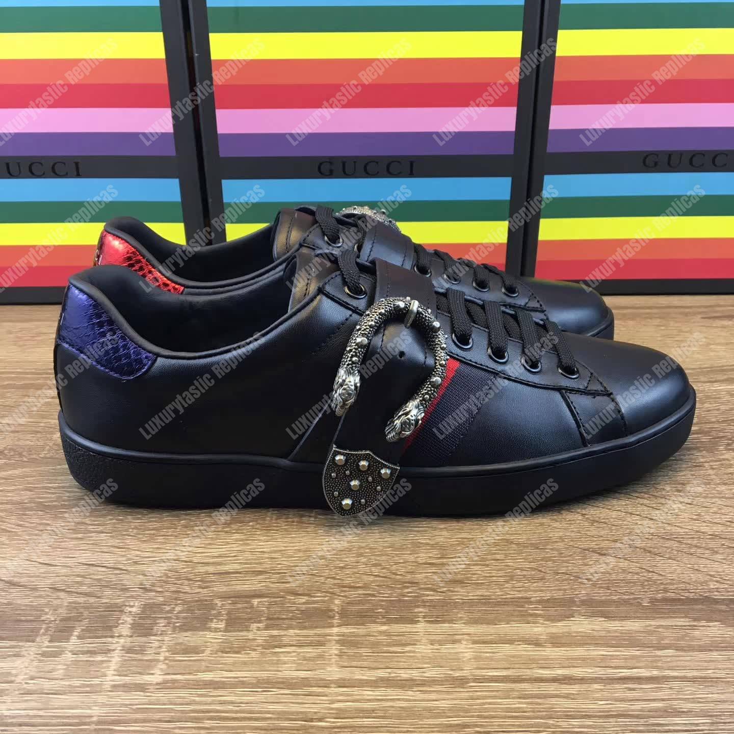 G*u*i ace dionysus buckle low top sneaker