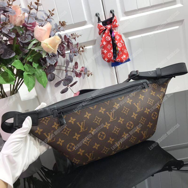 LV Discovery Bumbag Monogram Canvas