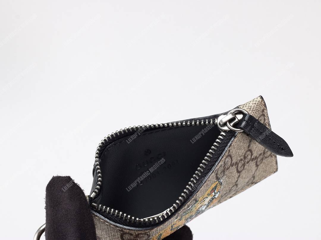 G*u*i tiger print gg sup*e card case keychain strap