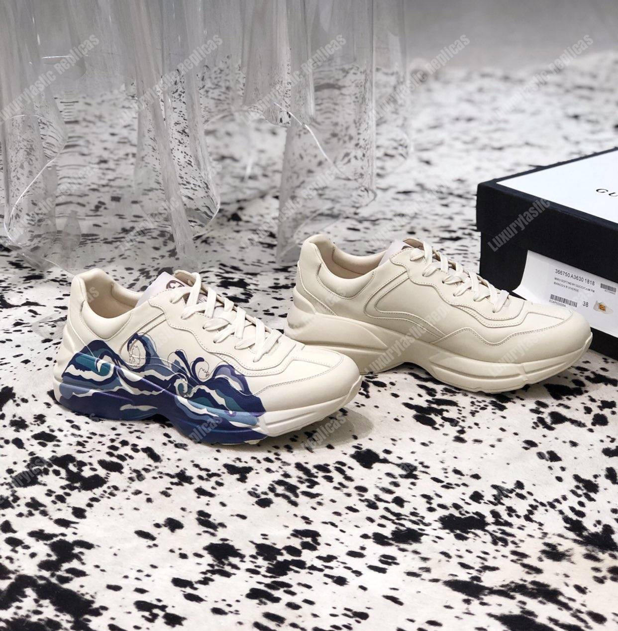 G*u*i rhyton leather sneaker with wave