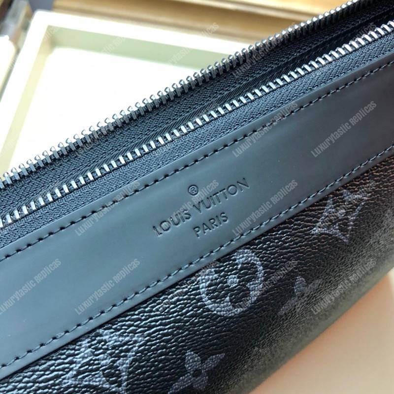 LV Discovery Pochette Monogram