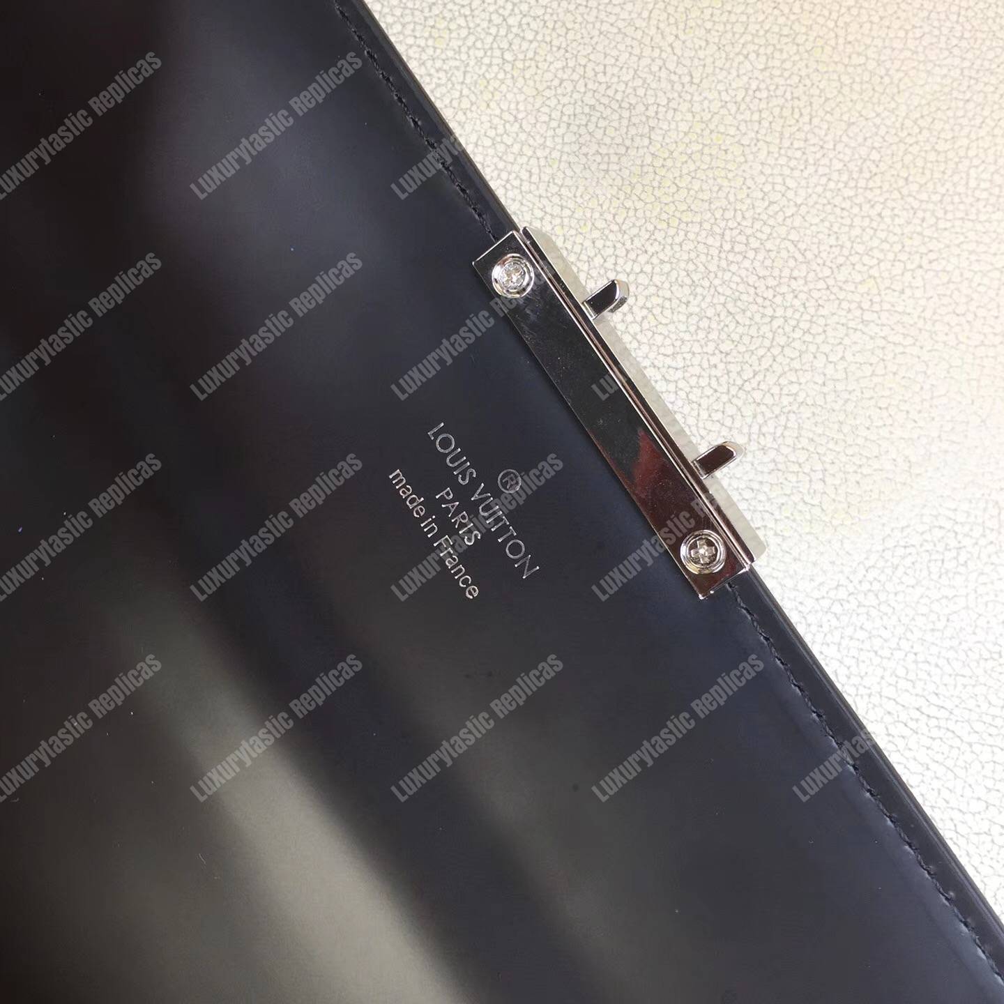 LV Clutch Thames Epi Leather