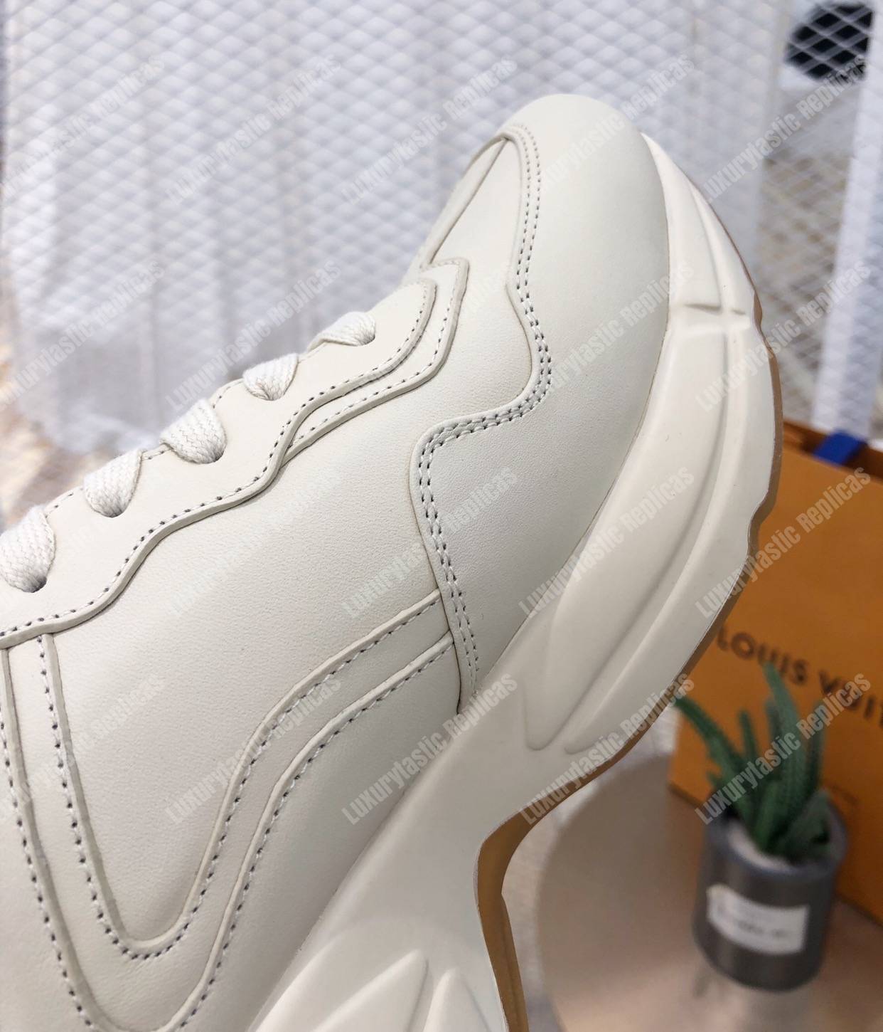 G*u*i rhyton web print leather sneaker