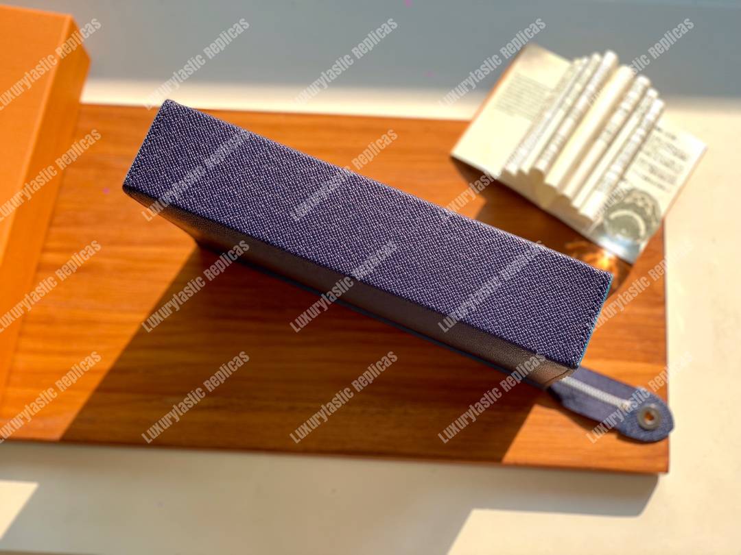 LV Pochette Voyage Bleu Marine