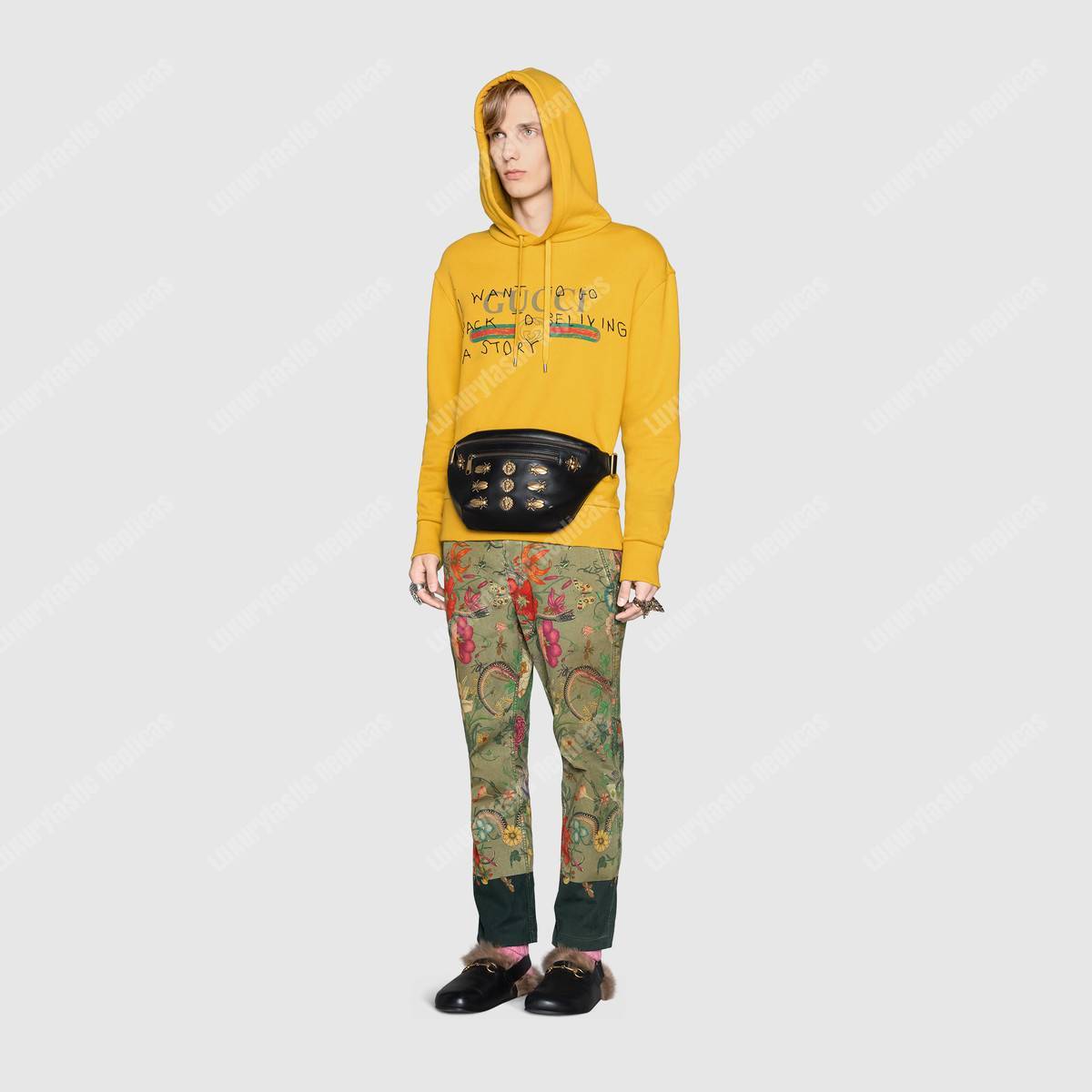 G*u*i leather belt bag animal studs black