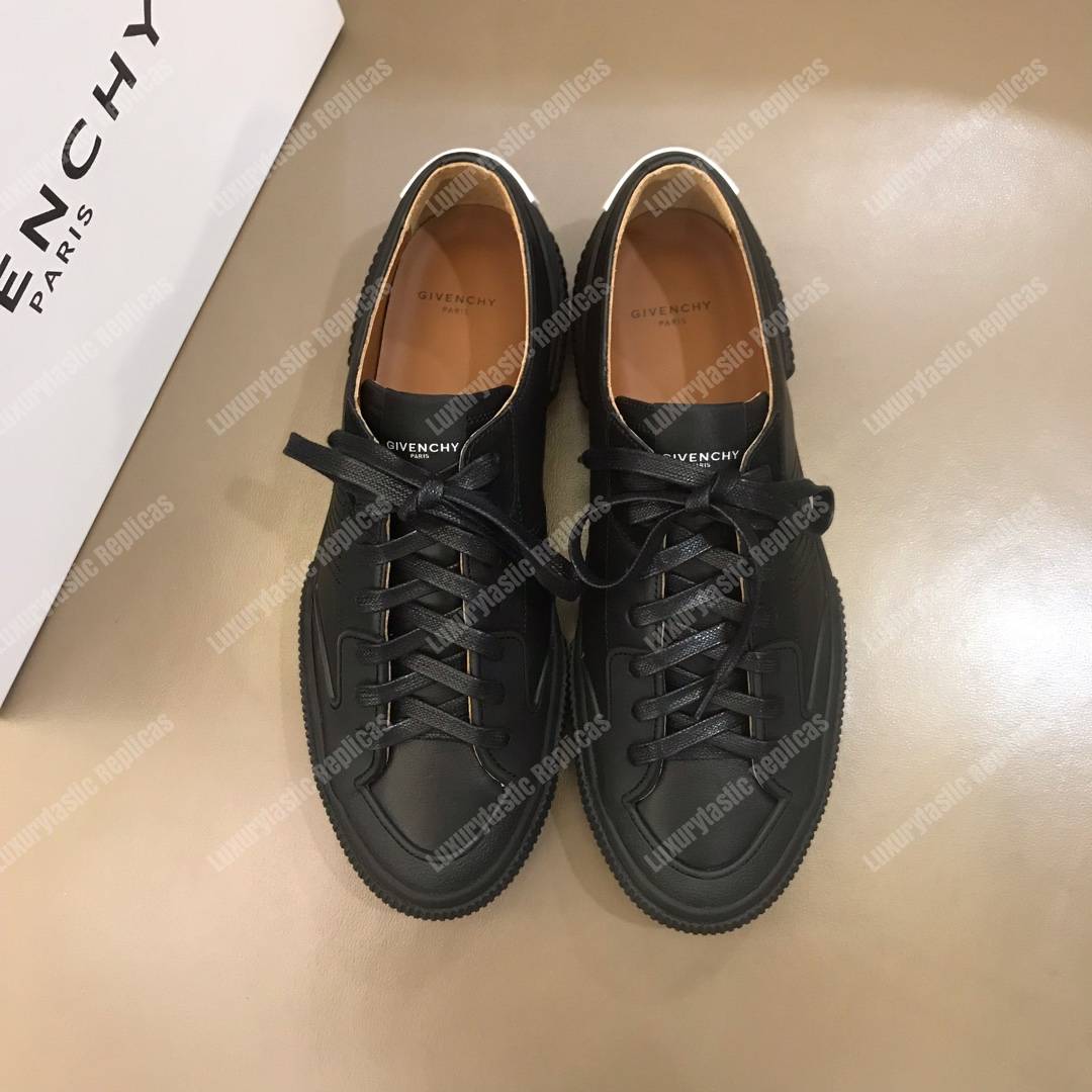 Givenchy Low Sneakers In Leather Black
