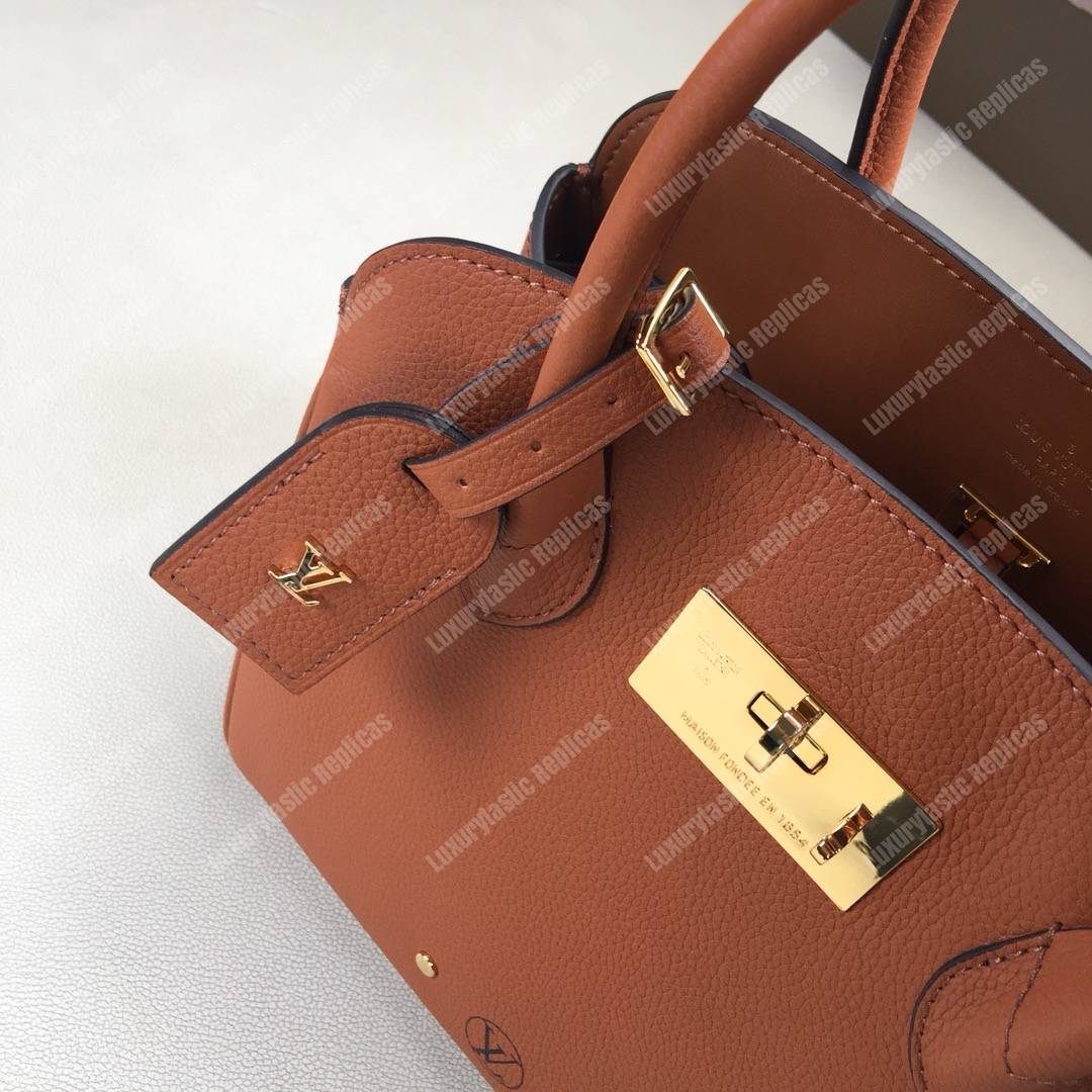 LV Milla PM Veau Nuage Gold