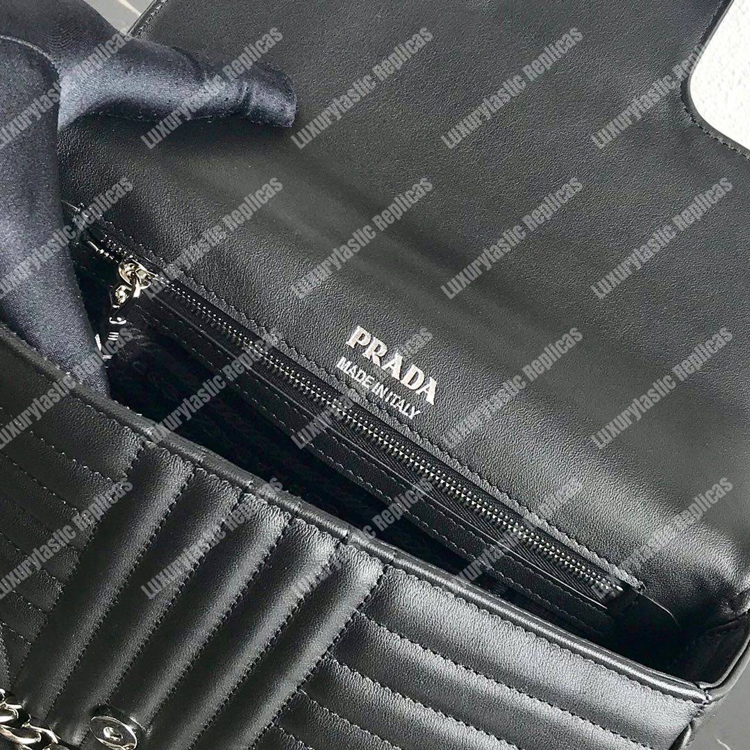 Pra*a diagramme medium leather bag black