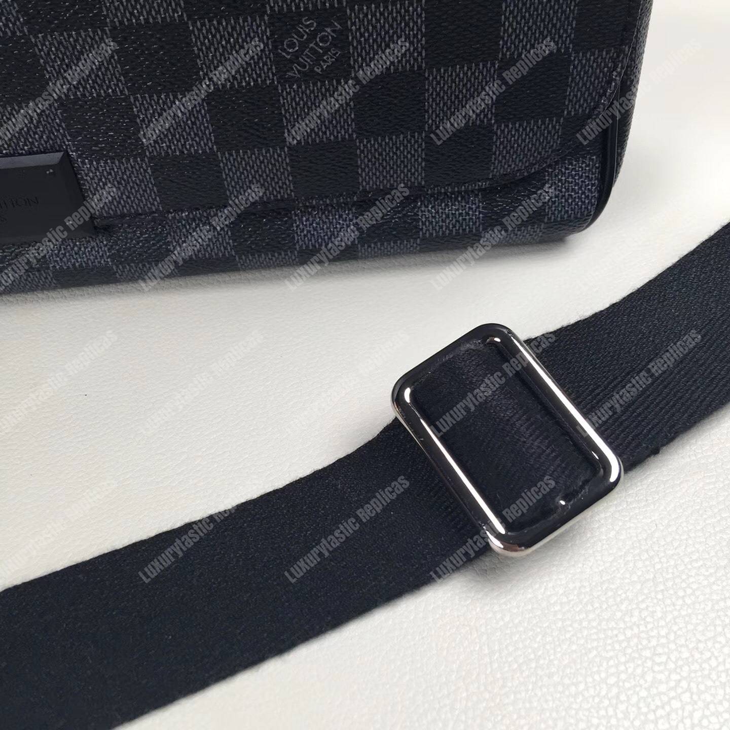 LV District MM Messenger Bag Damier Graphite Canvas