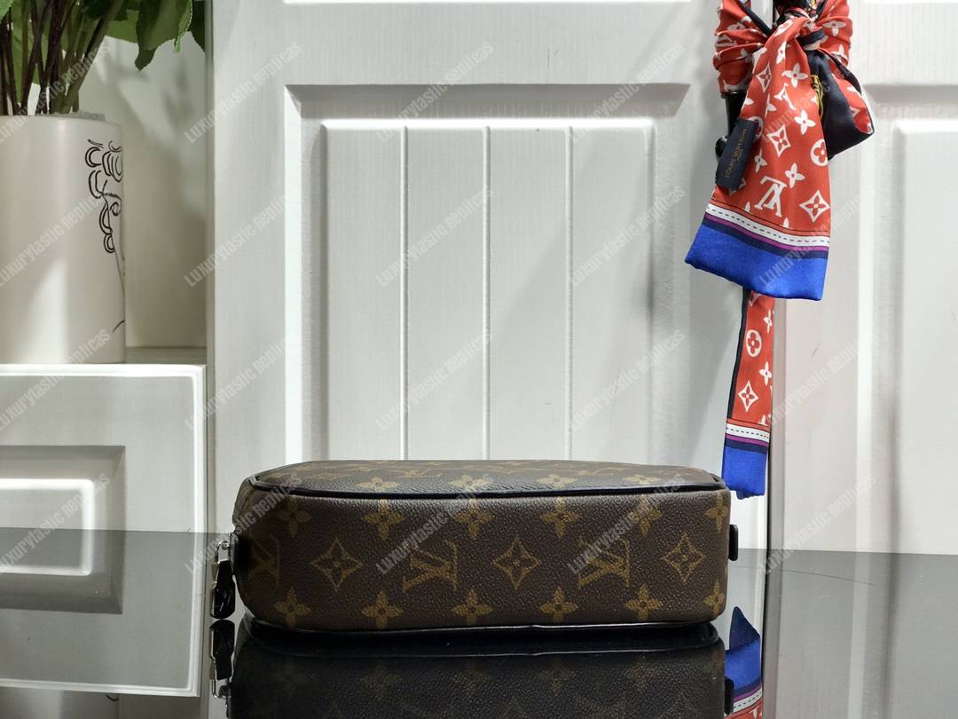 LV Toilet Pouch PM Monogram