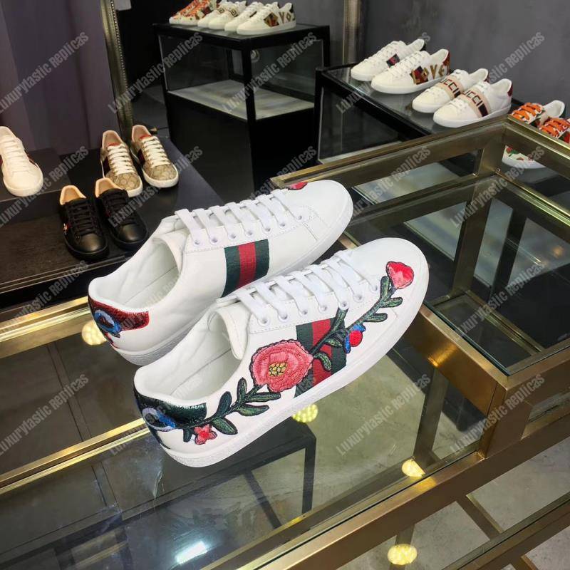 G*u*i ace embroidered floral sneaker white