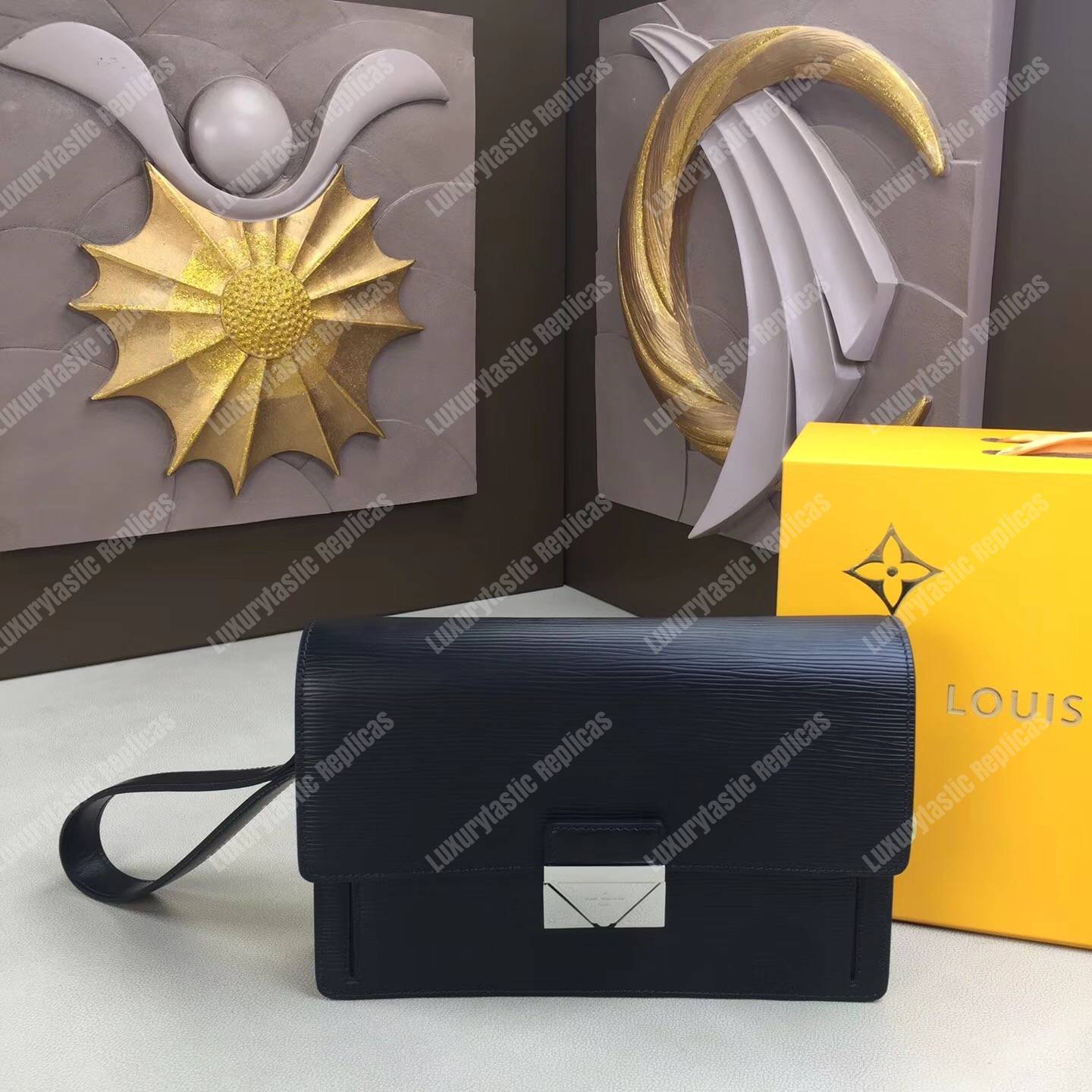 LV Clutch Thames Epi Leather