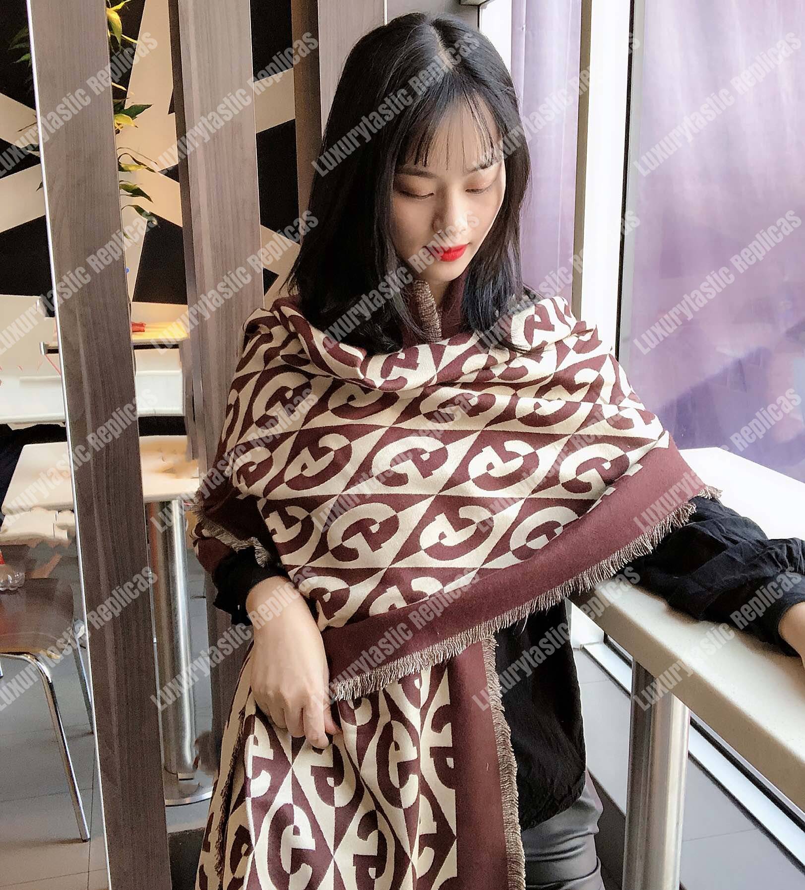 G*u*i g rhombus lamé wool jacquard stole brown white