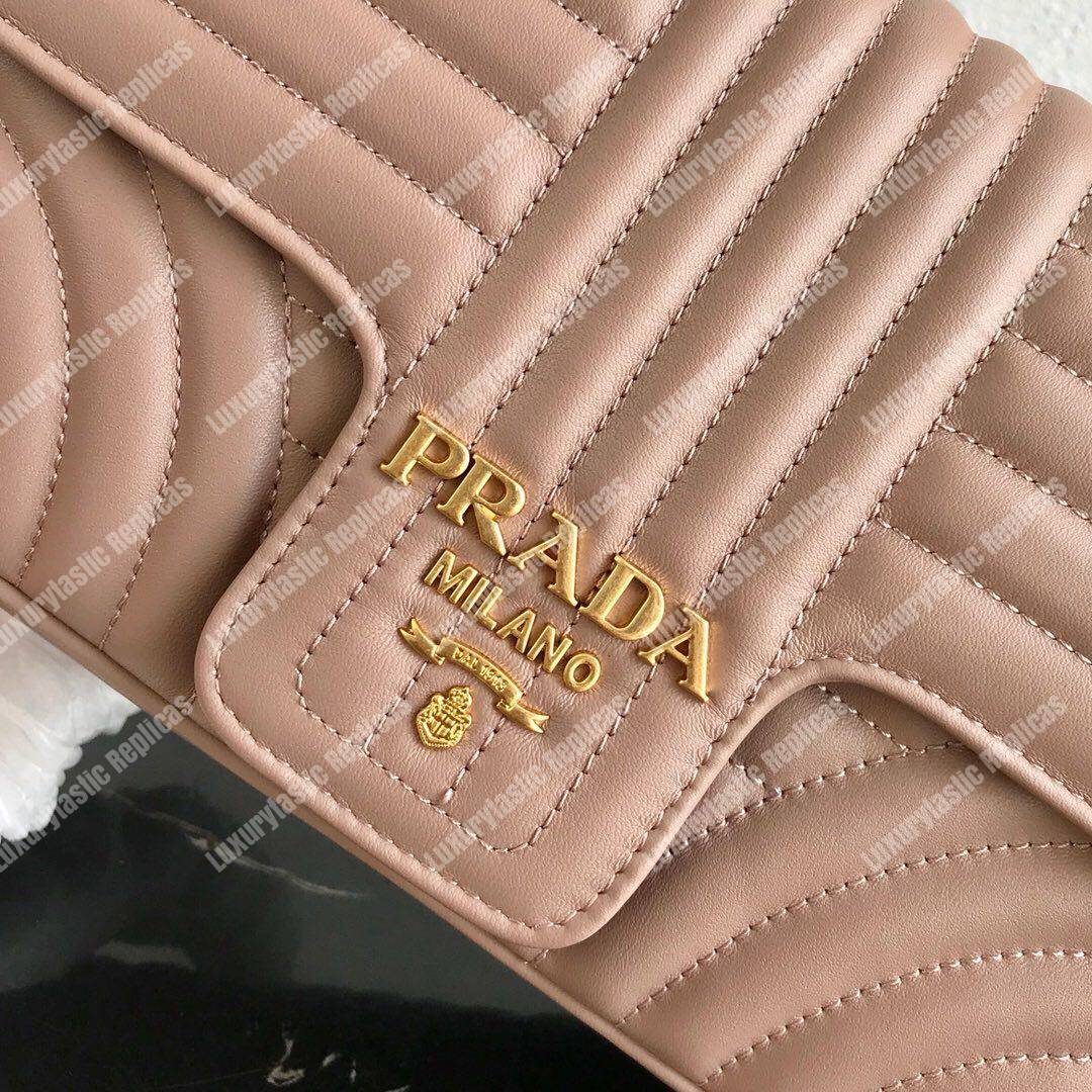 Pra*a diagramme medium leather bag magnolia