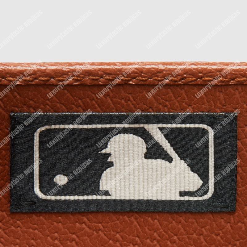G*u*i card case with ny yankees patch beige