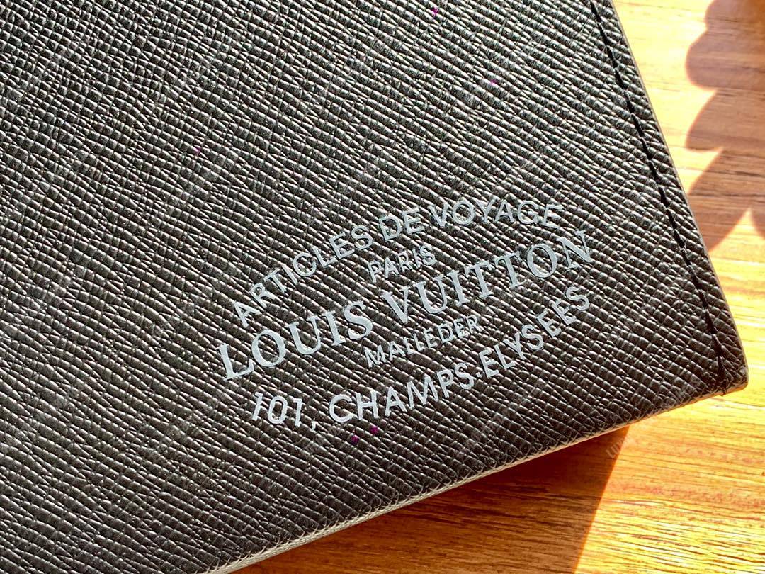 LV Pochette Voyage Black