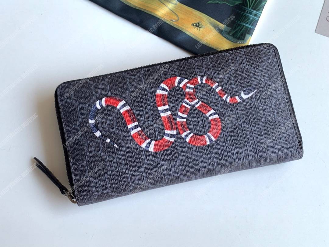 G*u*i kingsnake print gg sup*e zip around wallet black