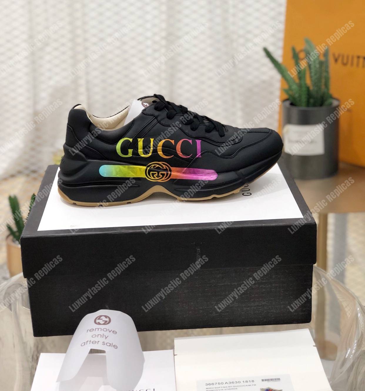 G*u*i rhyton leather sneaker with multicolour G*u*i logo