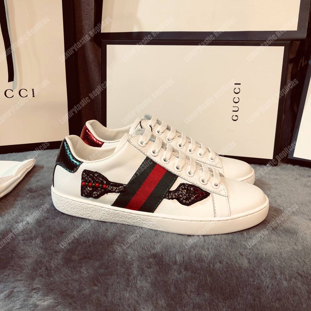 G*u*i ace embroidered arrow sneaker white