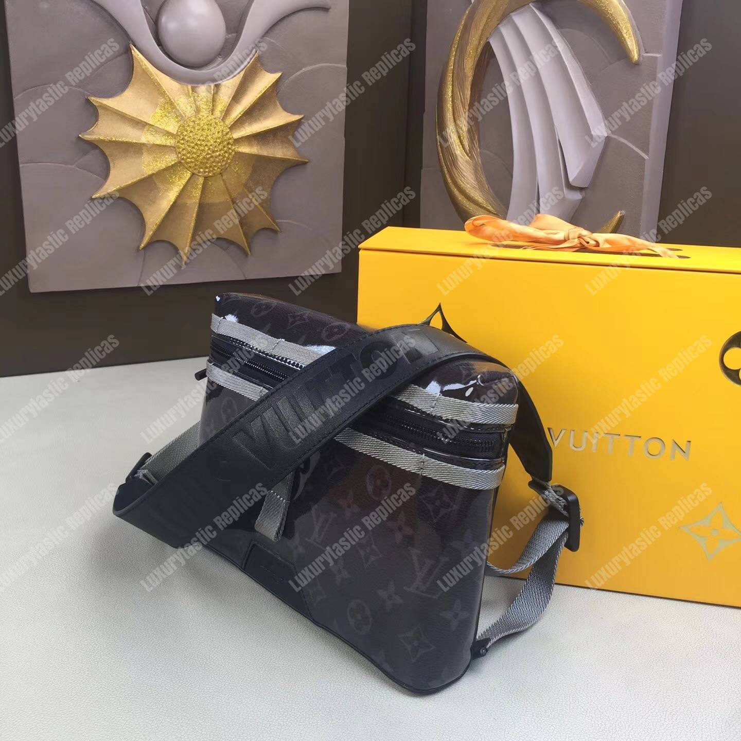 LV Messenger PM Monogram Eclipse Glaze