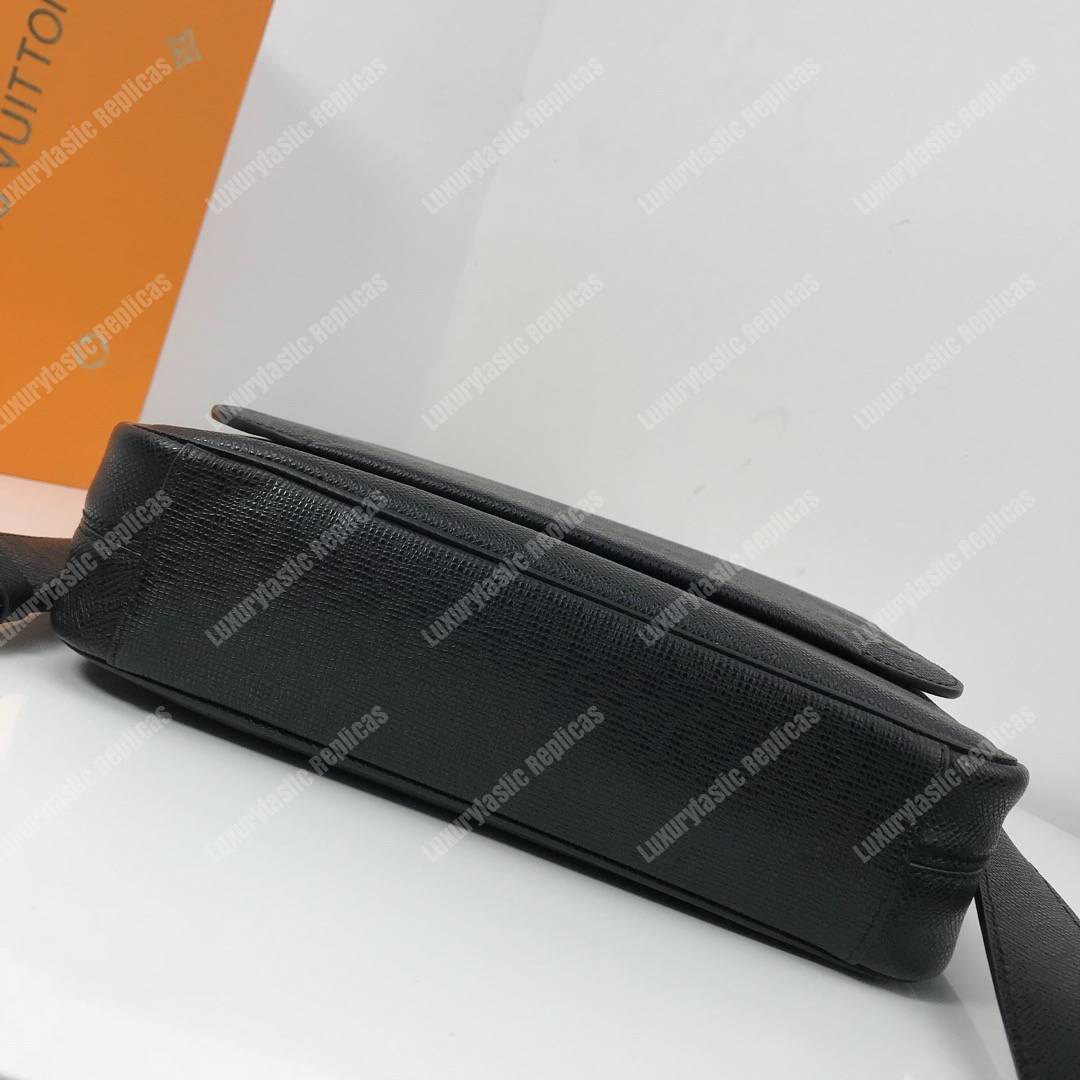 LV Roman PM Taiga Leather Noir