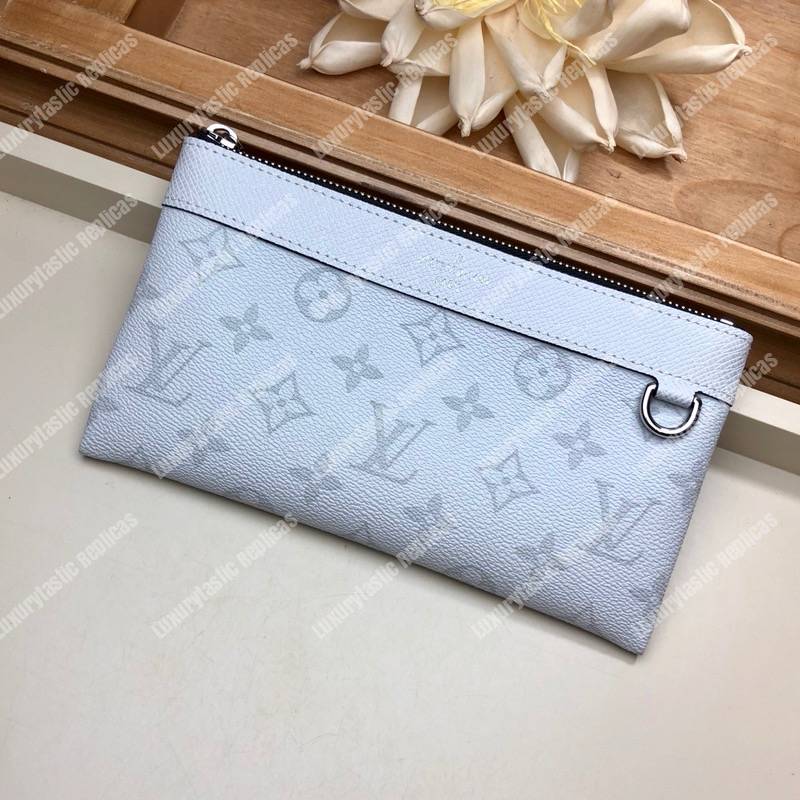 LV Discovery Pochette PM K45 Taiga Monogram