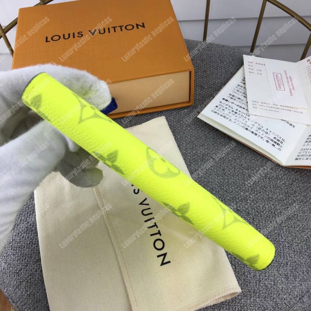 LV Passport Cover Taiga Monogram Jaune
