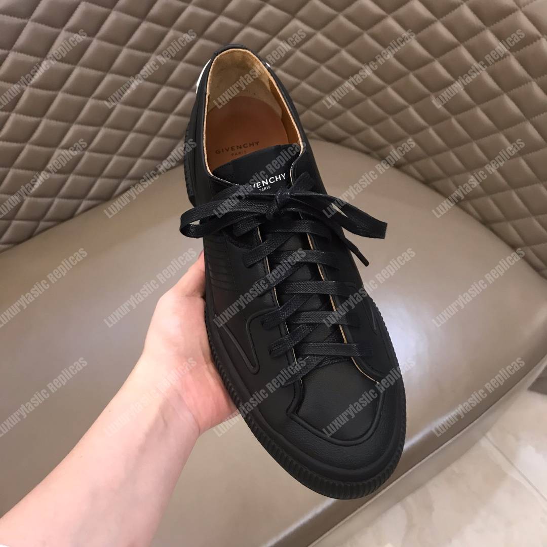 Givenchy Low Sneakers In Leather Black