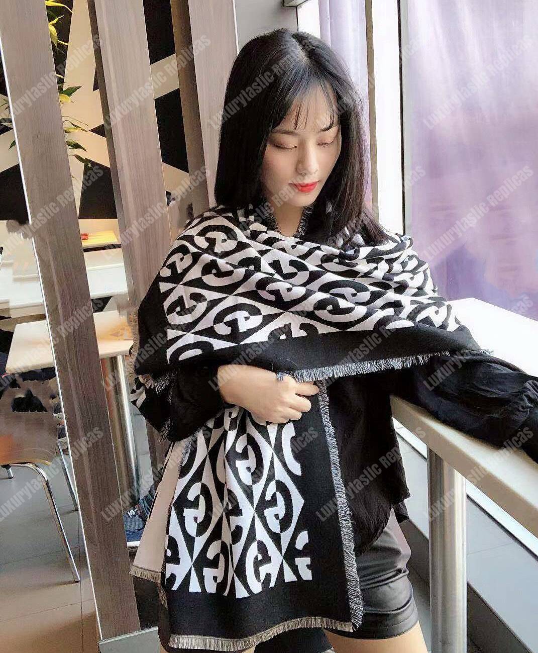 G*u*i g rhombus lamé wool jacquard stole white black