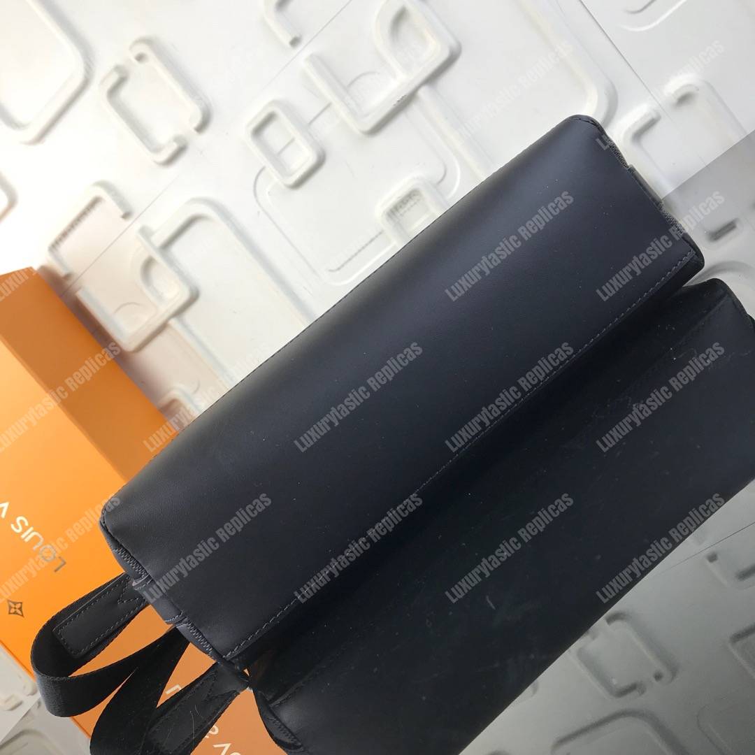 LV Discovery Messenger PM Damier Infini Leather Onyx