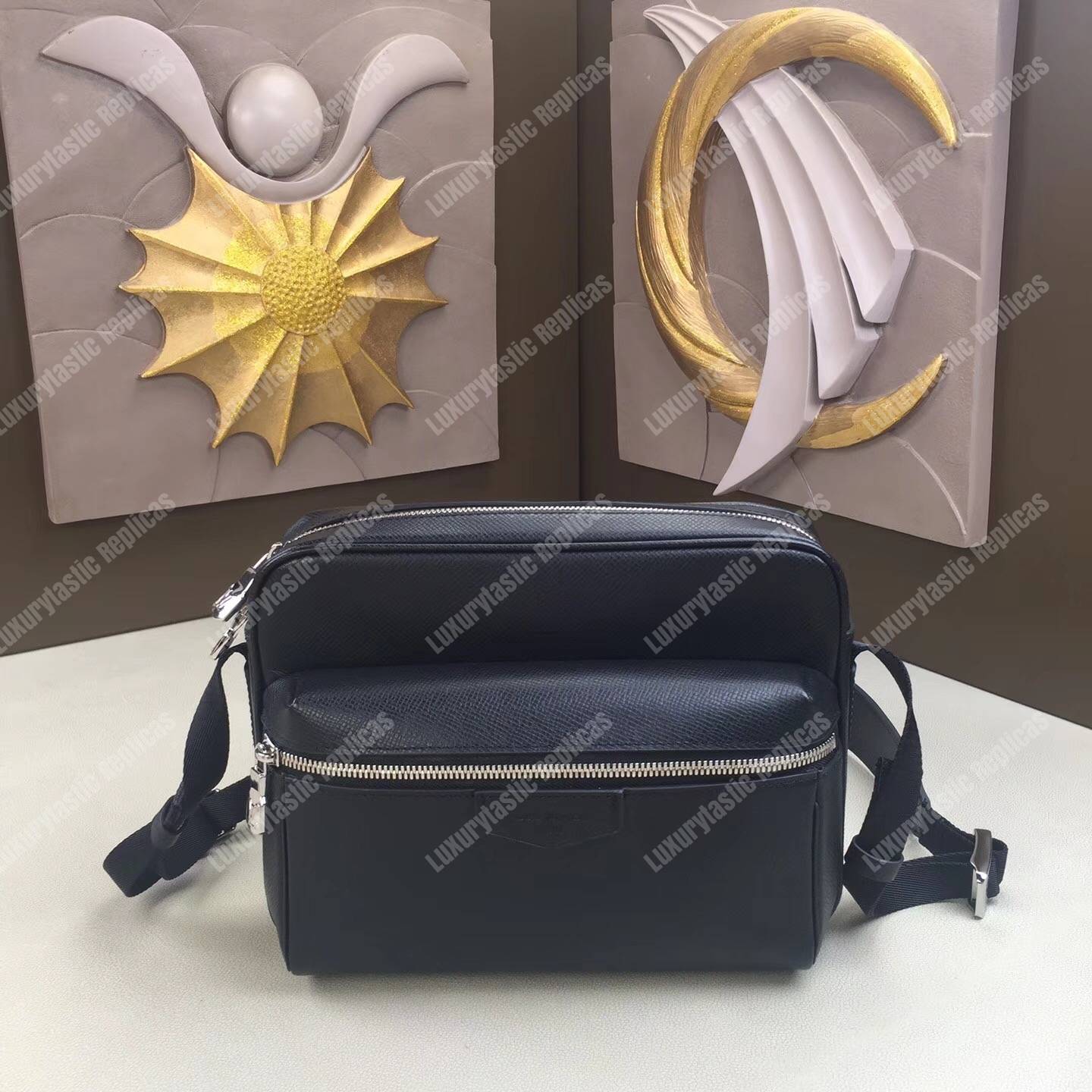 LV Outdoor Messenger PM Taiga Leather Noir