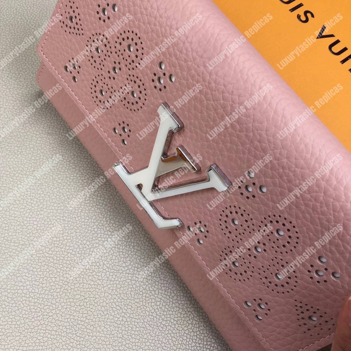 LV Capucines Wallet Magnolia