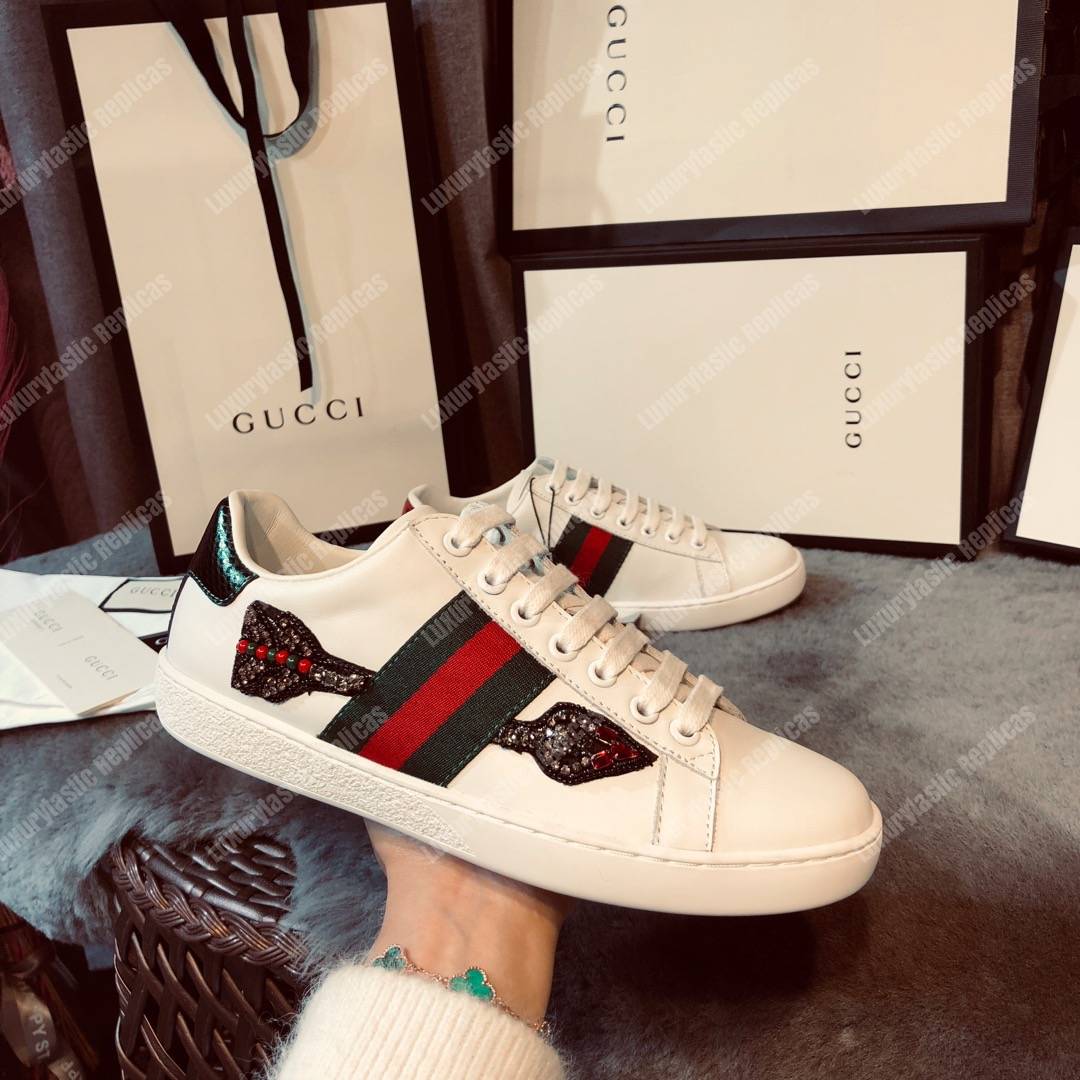 G*u*i ace embroidered arrow sneaker white