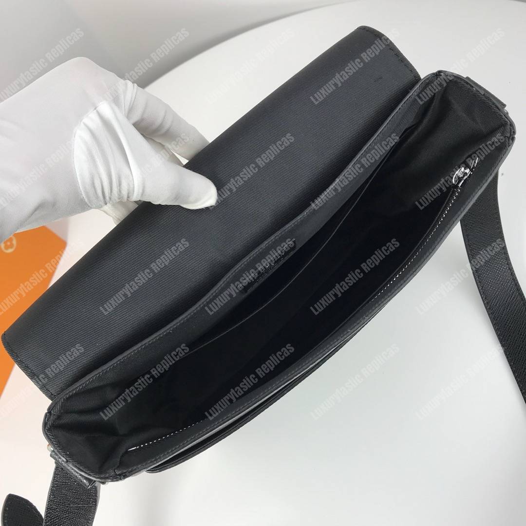 LV Roman PM Taiga Leather Noir