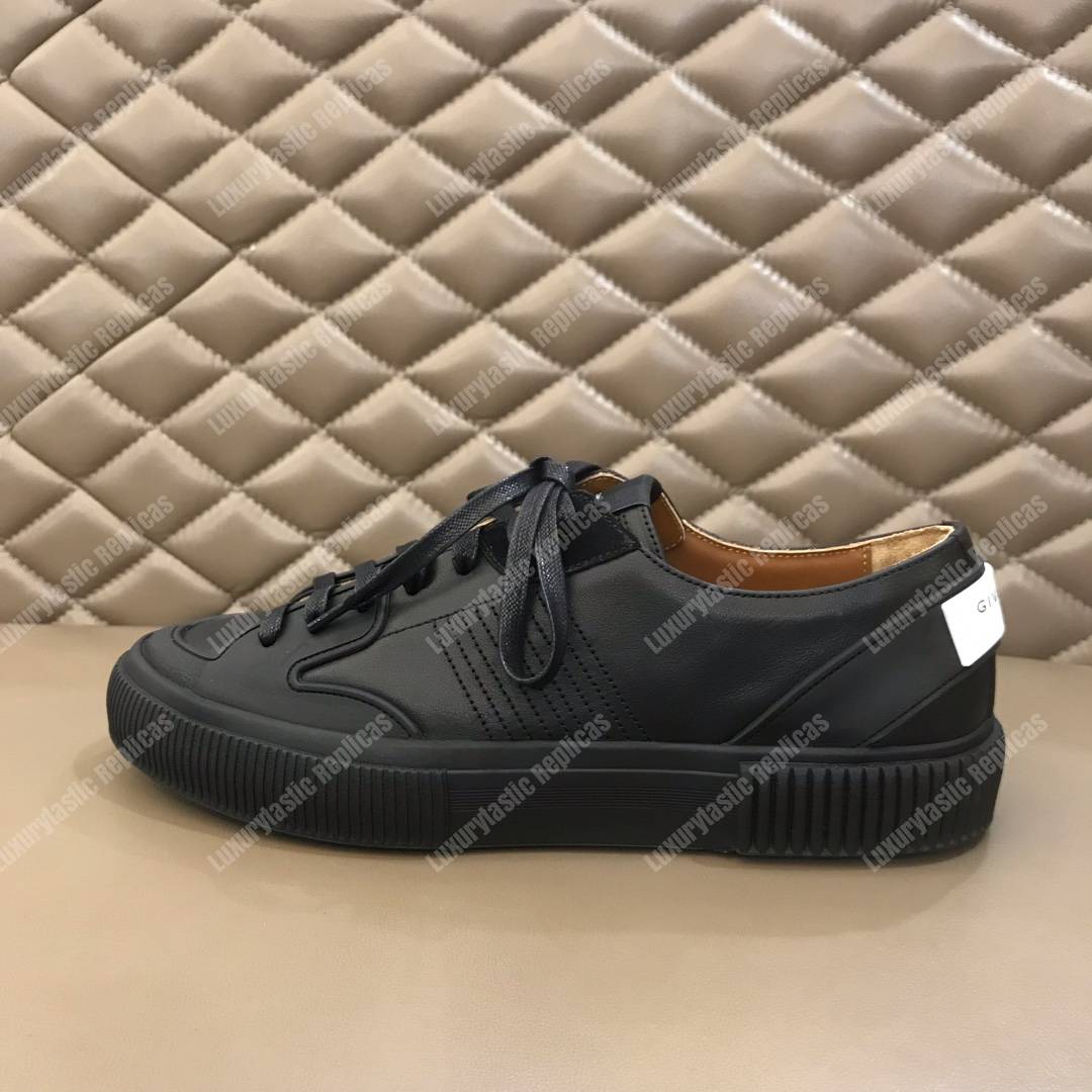 Givenchy Low Sneakers In Leather Black
