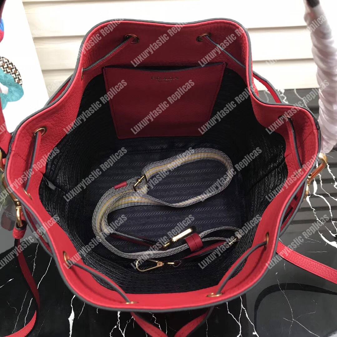 Pra*a leather bucket bag red