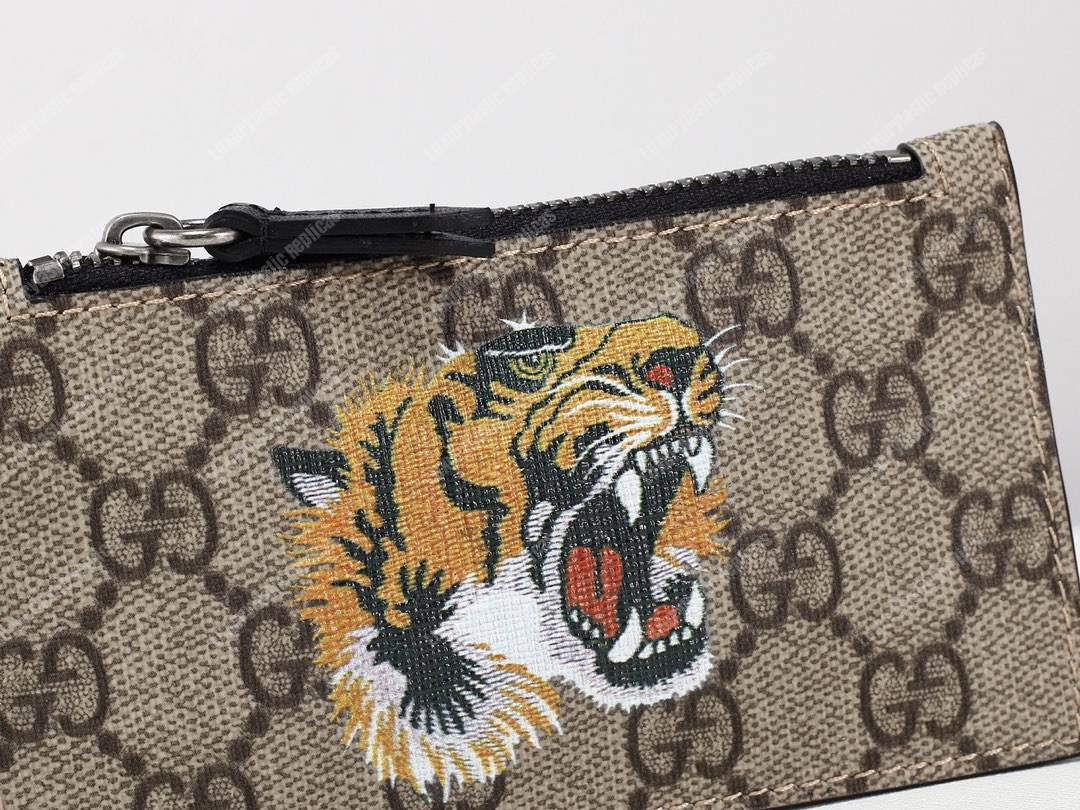 G*u*i tiger print gg sup*e card case keychain strap