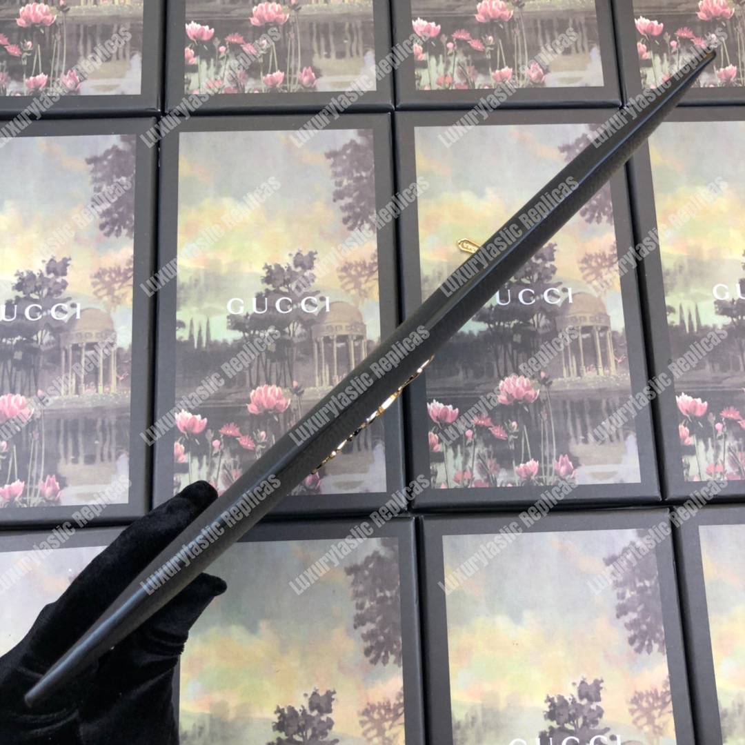 G*u*i zumi grainy leather pouch black